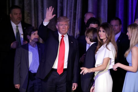 Poco después de la 1:30 de la madrugada de hoy, Trump logró el triunfo en Wisconsin, estado que le dio diez votos electorales para sumar 276 y cruzar así el mínimo necesario de 270 para ser elegido presidente.