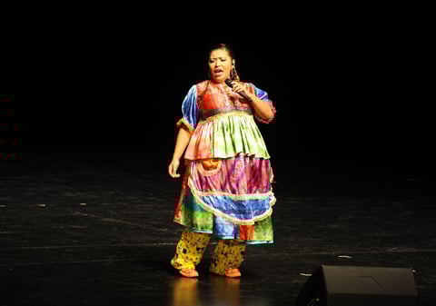 "Me encantas india", exclamó una joven ubicada en el área orquesta.
