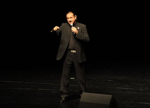 Teo González abarrotó el teatro Nazas de Torreón.
