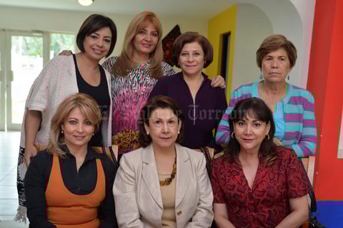 09112016 FELICIDADES.  Sandra Hernández el día de su cumpleaños compartiendo la alegría de un año más de vida con sus amigas.