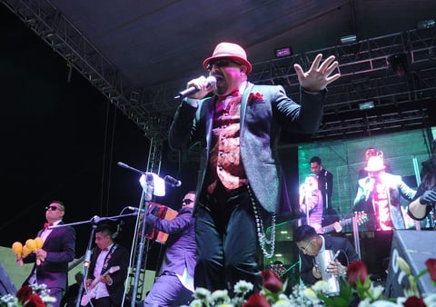 El primero impactó al público ya que el grupo entregó varios de sus éxitos con una orquesta Big Band cuyos arreglos quedaron a cargo de Francisco Cedillo, Heriberto Robles y Juan Barrios.