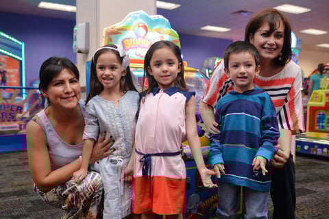 Alejandra, Amanda, Allegra, Nacho y Claudia