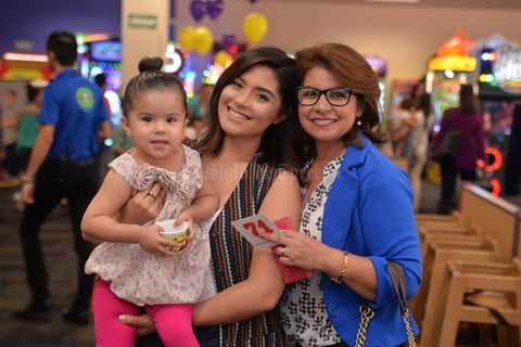 Claudia, Estefany y María