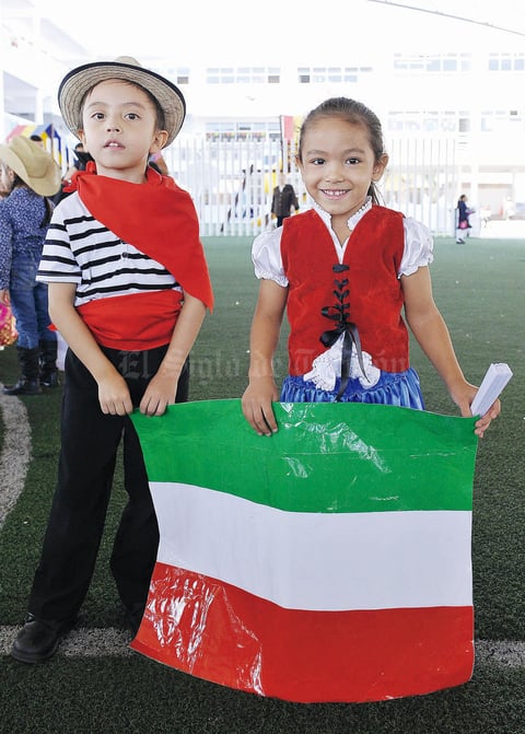 13112016 MUY LINDOS.  Román y Romina.