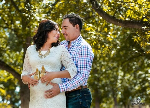 13112016 Brenda Janeth Pasalle de Palacios y Miguel Ángel Palacios Tejeda en la dulce espera de su hija, Dara Isabella Palacios Pasalle, quien nacerá a mediados de diciembre. - Erick Sotomayor Fotografía