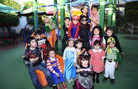 15112016 FIESTA DE DISFRACES.  Ximena Sofía celebró su cumple con sus amiguitos del cole.