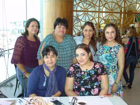 16112016 Poly acompañada de Lupita, Dalia, Brenda, Hypatia y Blanquita.