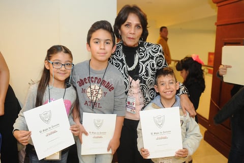 16112016 Paulina, Juan Pablo, Rodrigo y Laura.