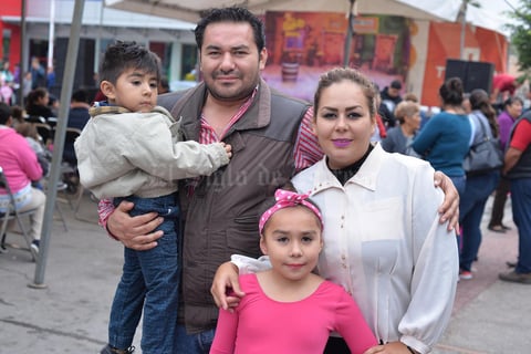 17112016 Óscar, Maribel, Rocío y Frida.