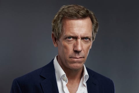 El actor Hugh Laurie, mejor conocido como “Dr. House”, es uno de los famosos con más problemas en su vida diaria, debido a sus trastornos mentales. La depresión que padece lo ha llevado a sufrir episodios tan fuertes que, incluso, ha pensado en suicidarse.