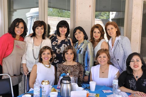 19112016 Mayra, Laura, Rosario, Diana, Conchita y Lupita en compañía de Miguel Chong, presidente de APIN.