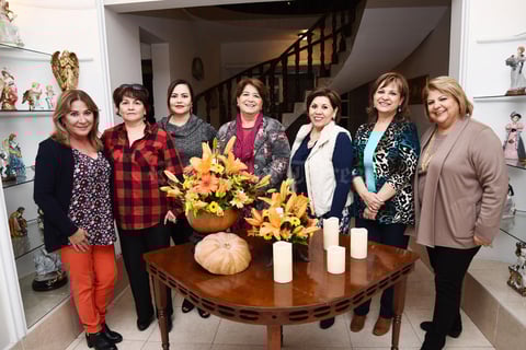 19112016 JARDINERAS.  Integrantes del Club de Jardinería Jardín en su sesión mensual.