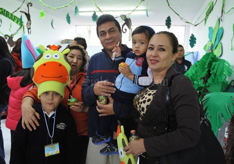 19112016 Alfredo, Daniela, Andrea, Ana y Regina.