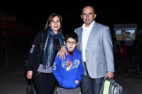 19112016 Nadia Cruz, Iker Isais y Raymundo Isais.
