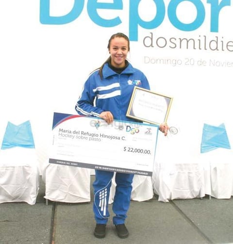 María del refugio Hinojosa Canales ha puesto el nombre de Durango en alto en el hockey.