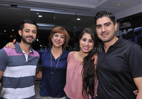 22112016 EN UNA EXPOSICIóN.  Bernardo, Isolda, Isolda y Pedro.