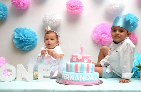 21112016 CUMPLE UN AñO.  Fernanda Rodríguez de la Torre acompañada de su hermano, Jaimito.