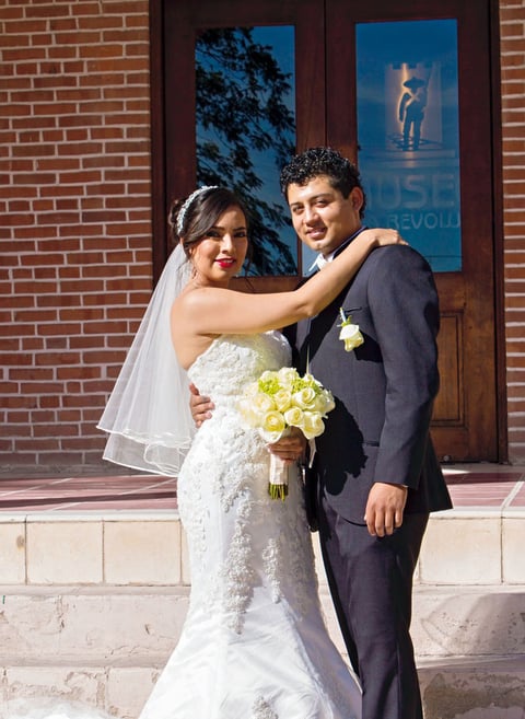 20112016 Ing. Nydia Cristina Cardiel Barrón e Ing. Ricardo Daniel Herrera Herrera conformaron una alianza matrimonial para toda la vida en presencia de sus padres, Cristina Alborada Barrón Ibarra y Sergio Cardiel Valdez; María del Rosario Herrera Martínez y Víctor Manuel Herrera Reyes. - Maquina del Tiempo Fotografía