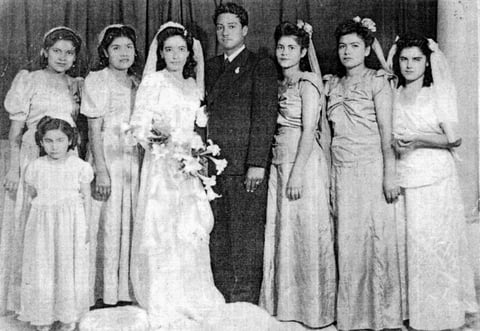 20112016 Matrimonio religioso de Carlota y Reyes; Carlota Torres Montelongo, J. Reyes Cervantes Rodríguez acompañados por sus hijos, Juana Alicia, Rosario, J. Reyes y Concepción Torres.
