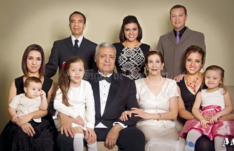 20112016 Familia de la feliz pareja.