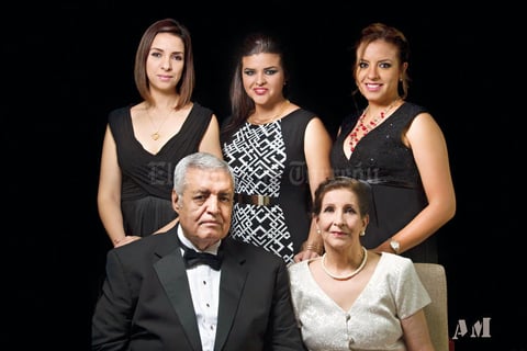 20112016 Carlos y Concepción acompañados por sus hijas.