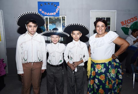 20112016 Alberto, Juan Pablo, David y Miss Patricia.