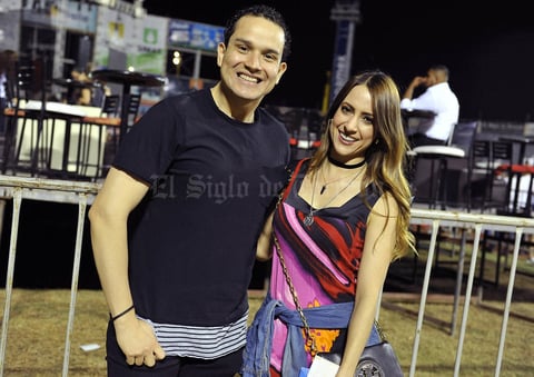 20112016 MUY CONTENTOS.  Eduardo y Daniela.