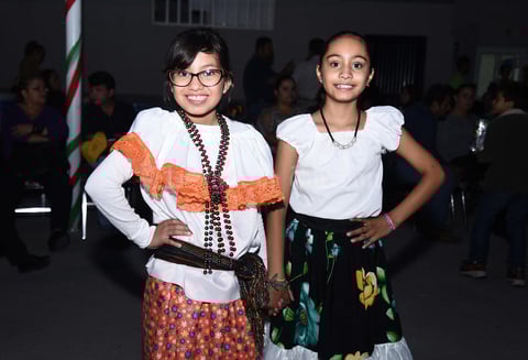 23112016 MUY LINDAS.  Yunnihua y Madelaine.