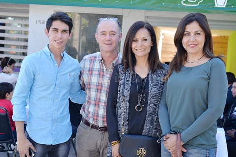 24112016 Daniel, Juan, Pilar y Angélica.