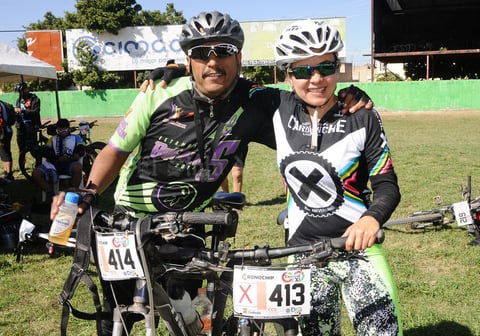 25112016 Carlos Romero y Nancy Sandoval.