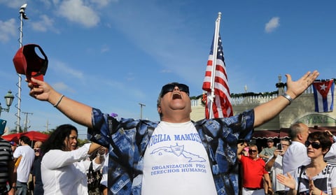 Los exiliados cubanos celebraron la noticia de la muerte de Castro.