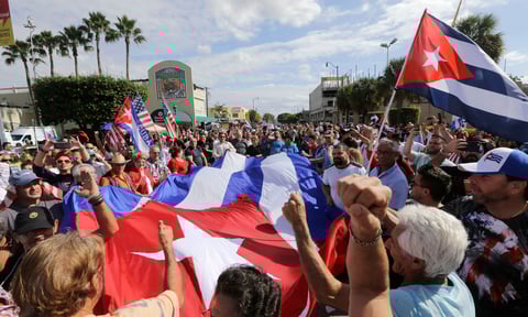 No todo es luto tras la muerte del líder cubano Fidel Castro.