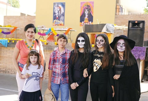 26112016 EVENTO ESCOLAR.  Idoia, Ainhoa, Fer, Farah, Ana y Daniela.