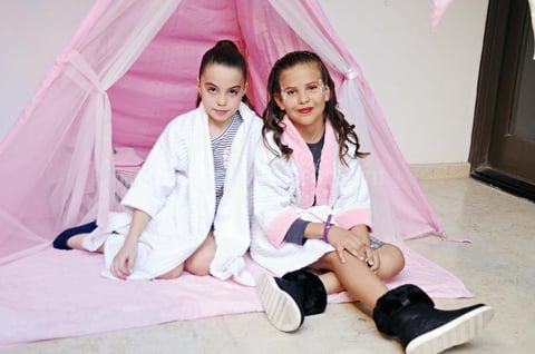 26112016 AMIGUITAS.  Lucía y Sara.