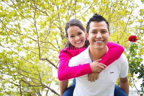 26112016 Lic. Alison Alejandra Rocha Muñoz e Ing. David Dávila González contraen matrimonio hoy. Estarán en compañía de sus padres, Leticia Muñoz Orihuela y Rodolfo Rocha Sotelo; Verónica González Velázquez y Jorge Dávila Villasana. La celebración religiosa tendrá lugar en la Catedral del Carmen, siendo el Sacerdote José Vázquez quien les dé la bendición como marido y mujer.