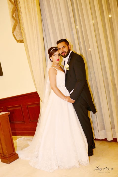 27112016 Dra. Ivette Chantal Salazar Estrada y Lic. Omar Fernando Jara Salas contrajeron matrimonio y fueron acompañados por sus padres, Dr. Jesús Salvador Salazar Padilla y Leticia Estrada de Salazar; Lic. Vidal Gerardo Jara Rodríguez y Josefina Salas de Jara.- Love & Coffee Fotografía