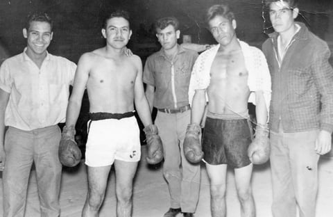 27112016 Enrique Fernández, su manager, José Reyes y Sr. Silva, en 1952 en Jiménez, Chihuahua.