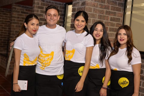 29112016 EN RECIENTE EVENTO.  Laura, Martín, Fernanda y Delia.