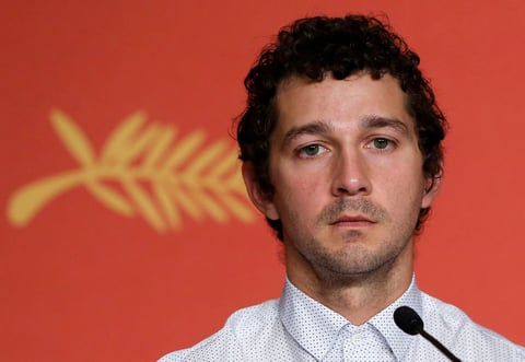 El actor Shia Labeouf confesó que fue violado por una mujer durante uno de sus performances.