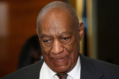 En fechas recientes uno de los casos que más ha escandalizado es el de Bill Cosby, pues decenas de mujeres lo acusaron de drogarlas y abusar de ellas, aunque sólo uno de los testimonios se usó como base para emprender un caso en su contra.