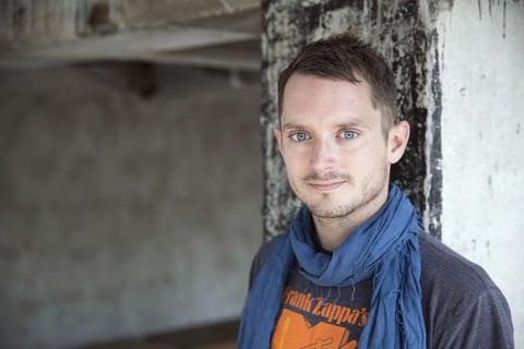 El actor Elijah Wood ha alzado la voz acerca del tema. “Los pedófilos son protegidos por figuras poderosas de la industria del cine”.