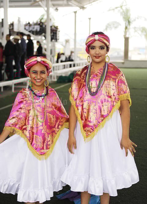 30112016 Karenina y María José.
