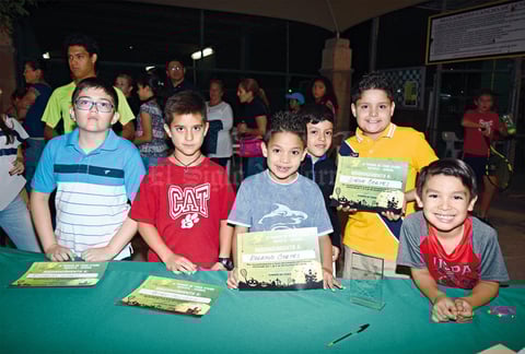 30112016 PARTICIPAN EN TORNEO DE TENIS.  Ricardo, Pedro, Rodrigo, Roberto, Diego y Manuel.