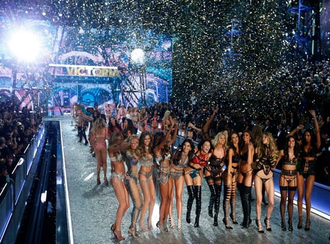 El Gran Palacio de París fue testigo de la celebración del desfile de Victoria Secret.