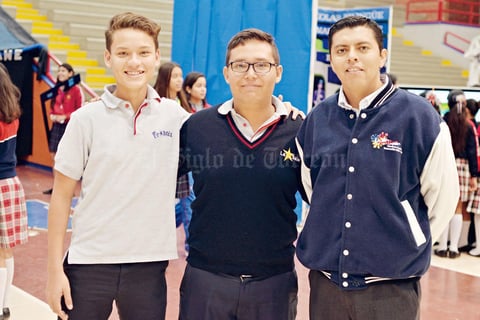 01122016 COMPAñEROS.  Luis Javier, Luis Daniel e Isaac.