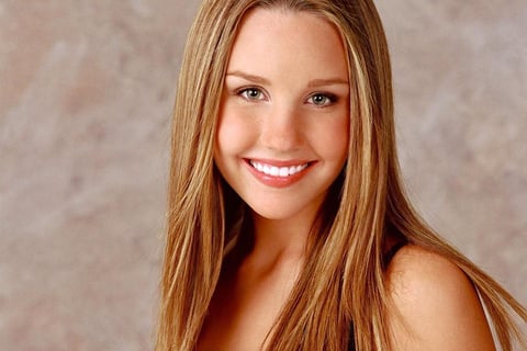 La actriz Amanda Bynes fue ingresada a un centro psiquiátrico luego de intentar incendiar una casa cercana al hogar de sus padres.