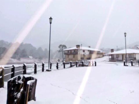 Raúl Muñoz nos comparte imágenes de la nevada en Las Truchas.