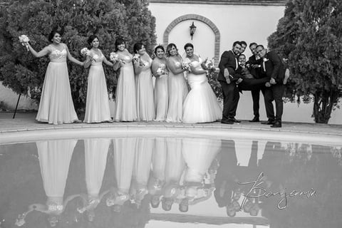 04122016 Damas y caballeros de honor acompañando a los novios. - Benjamín Fotografía
