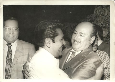 04122016 Lic. Humberto Torres (Derecha) y Lic. José Solis Amaro (Ex Presidente Municipal).