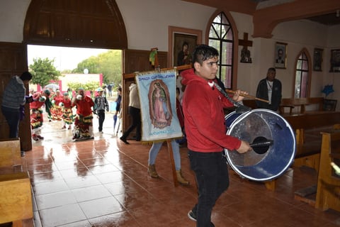 Una variedad de ritmos se escuchaban y se danzaban en la capilla de Villa Gregorio A. García.